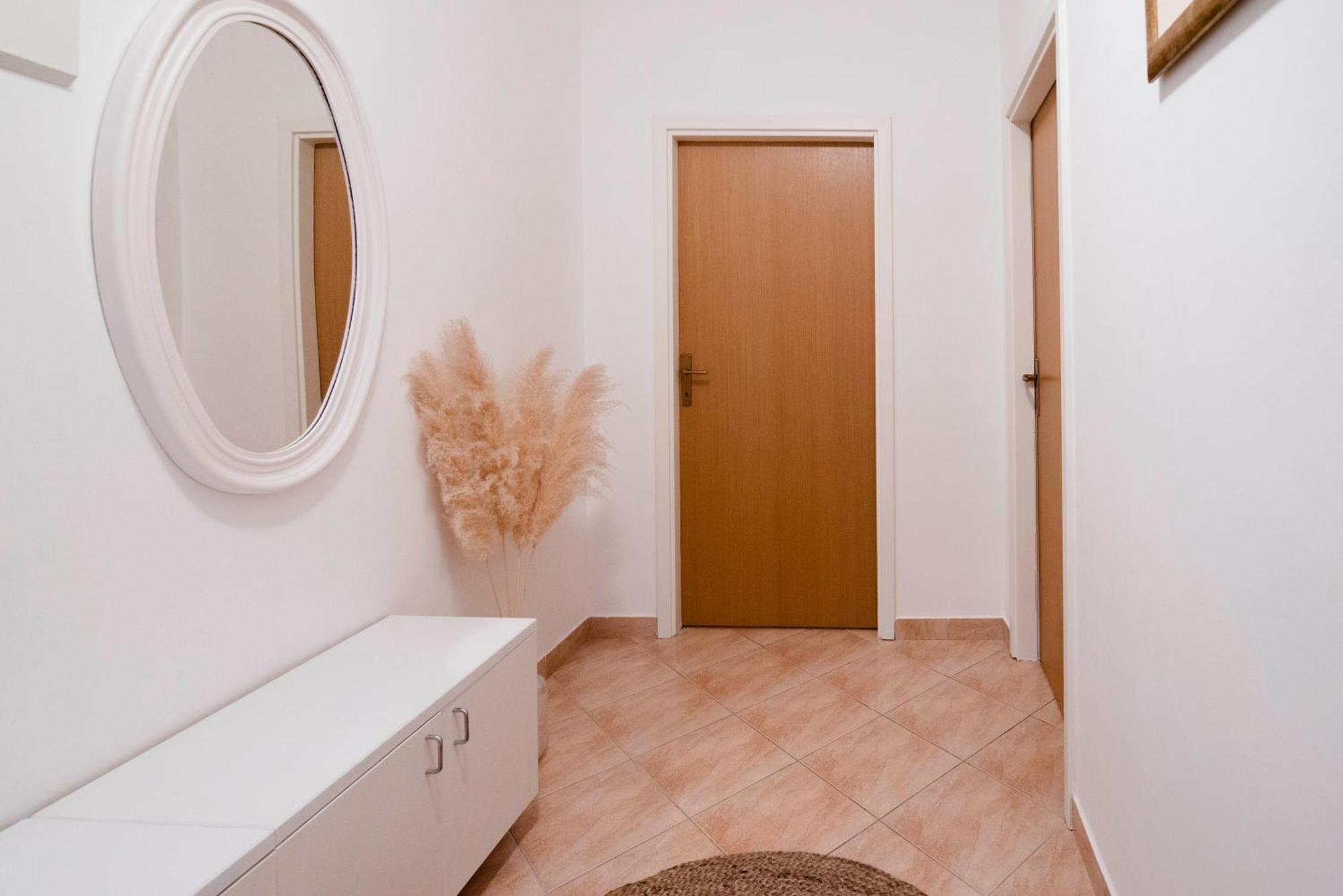 Apartman Karla Sinj Exteriör bild